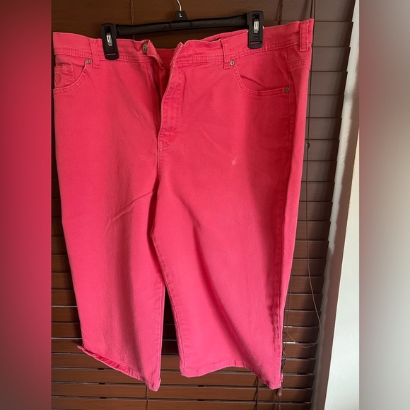 right. below the knee crop pants - Picture 1 of 2